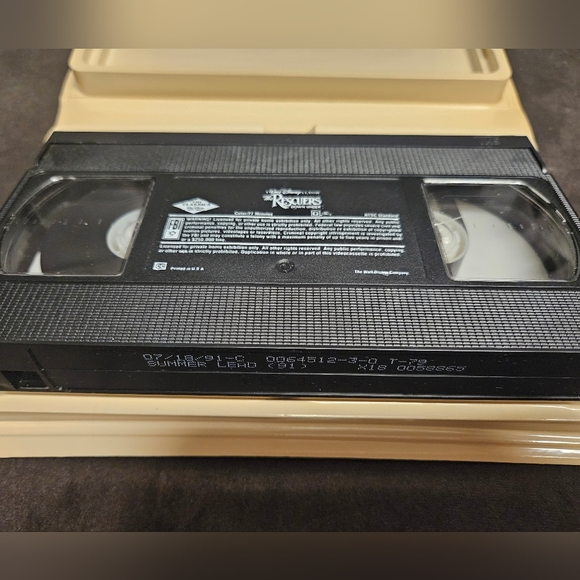 Disney Black Diamond VHS | Aladdin | Beauty and the Beast | Rescuers Down Under - Picture 14 of 15